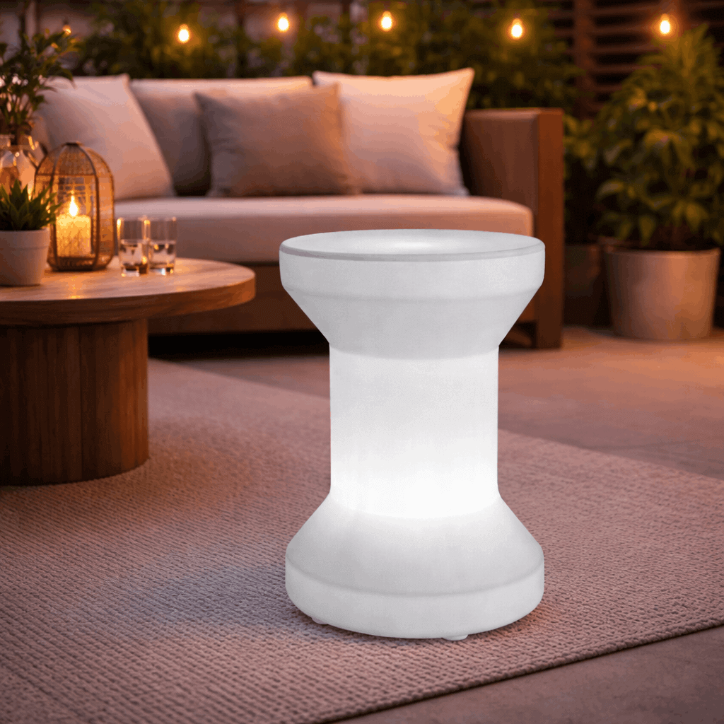 Banco iluminado carretel branco LED em sala moderna com iluminação ambiente e decoração contemporânea