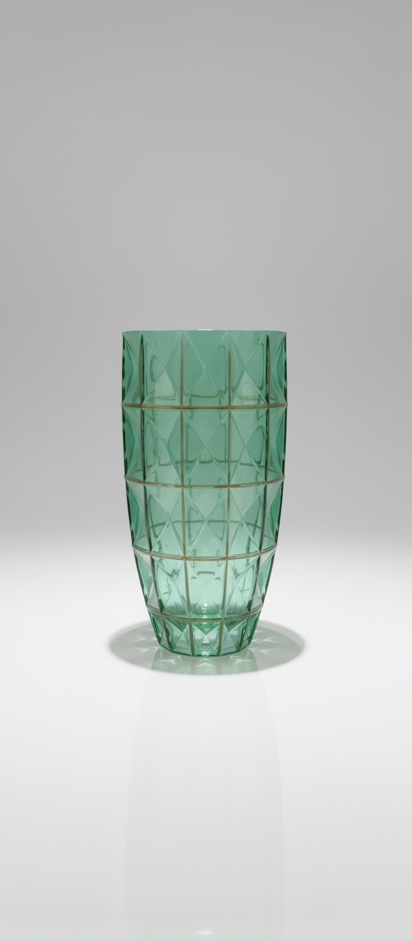 Vaso decorativo de vidro prisma verde 32 cm com design geométrico